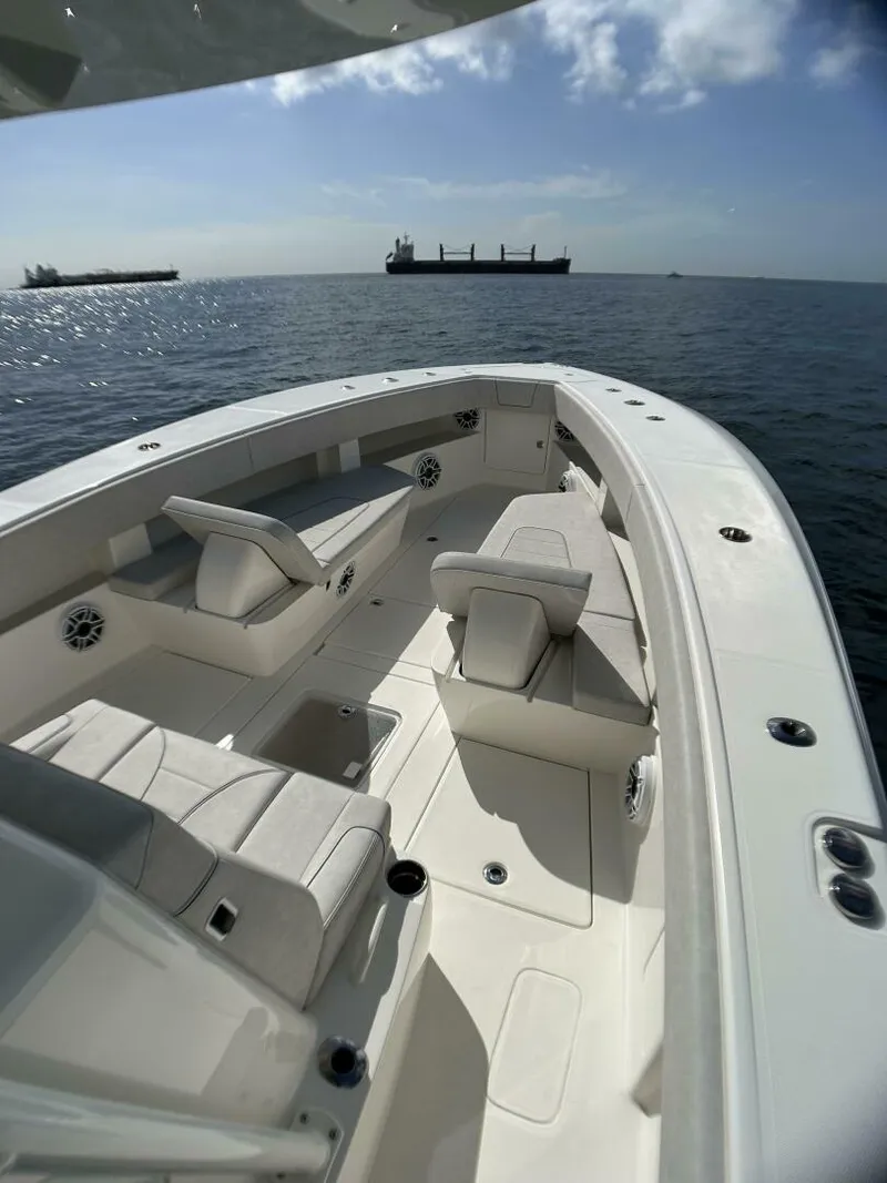 Slide: The Image of SeaVee 390z Center Console 2022 - 15