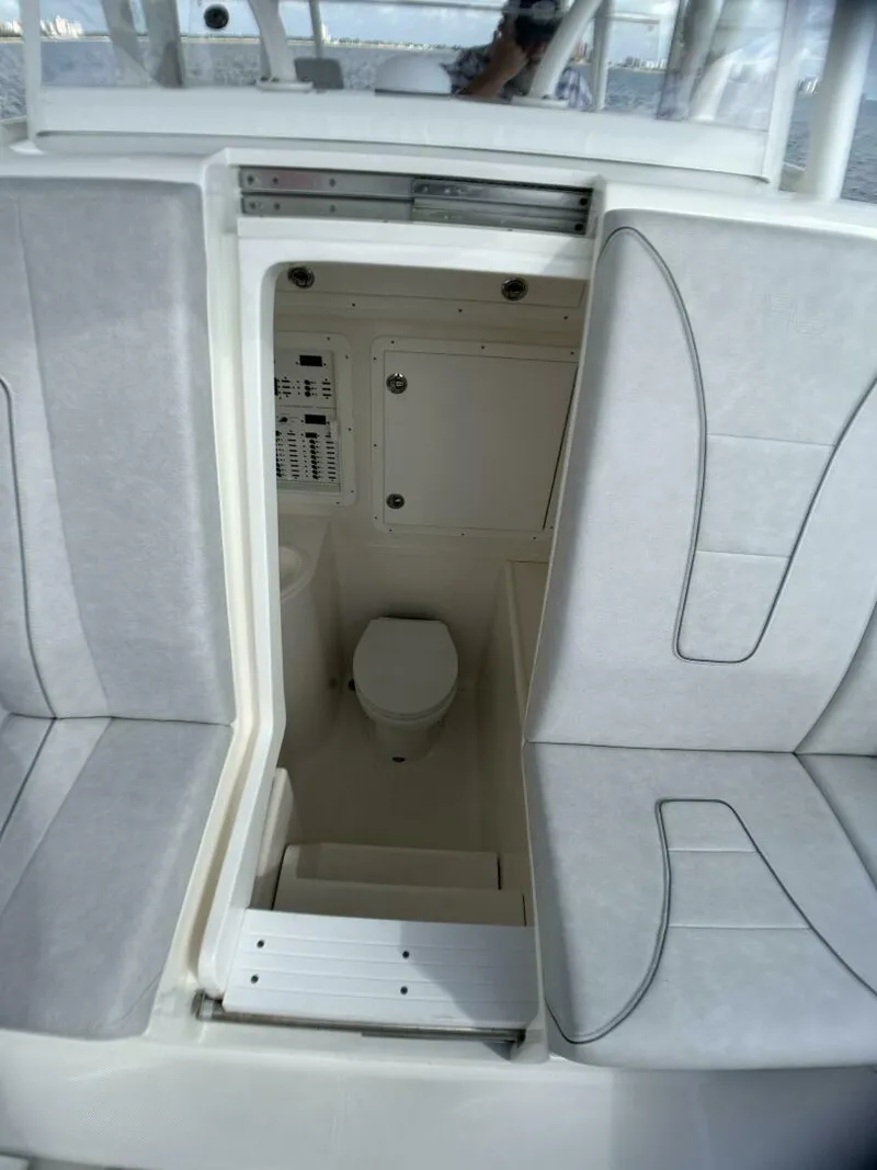 Slide: The Image of SeaVee 390z Center Console 2022 - 17