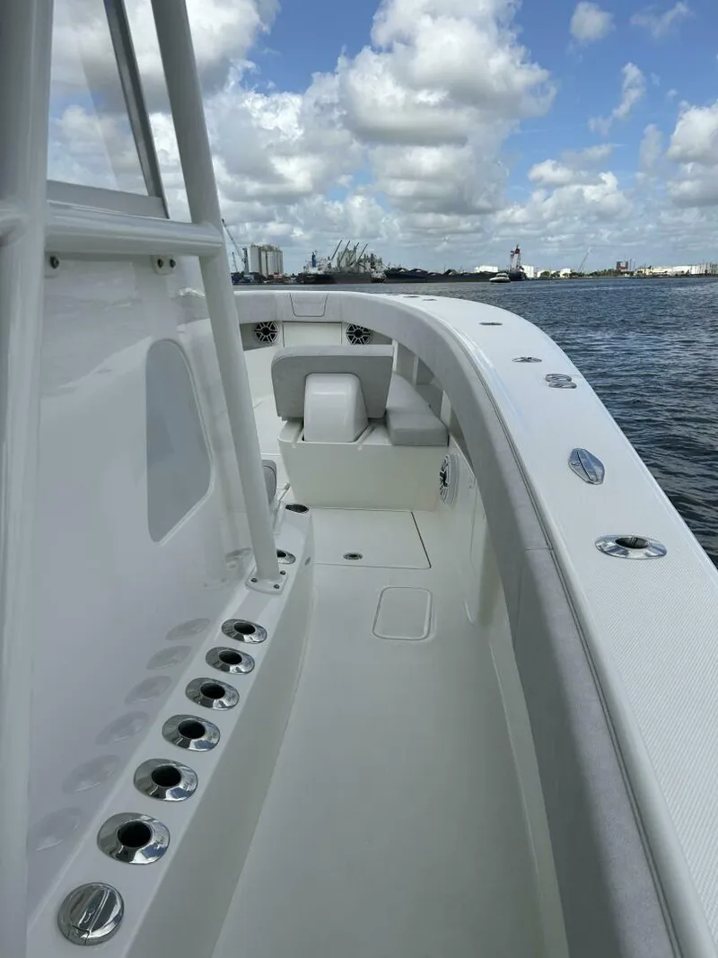 Slide: The Image of SeaVee 390z Center Console 2022 - 19