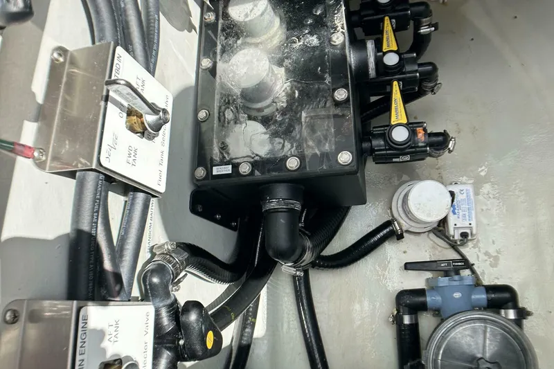 Slide: The Image of SeaVee 390z Center Console 2022 - 24