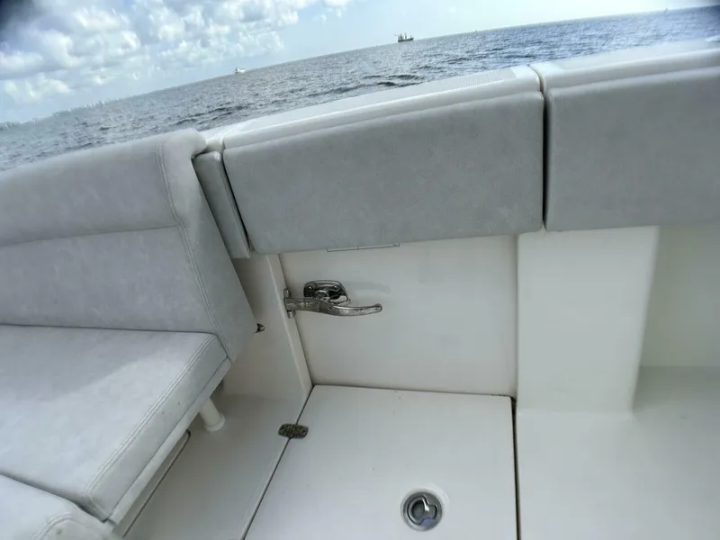 Slide: The Image of SeaVee 390z Center Console 2022 - 25