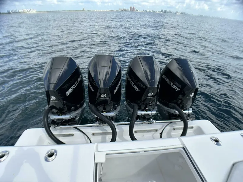 Slide: The Image of SeaVee 390z Center Console 2022 - 28