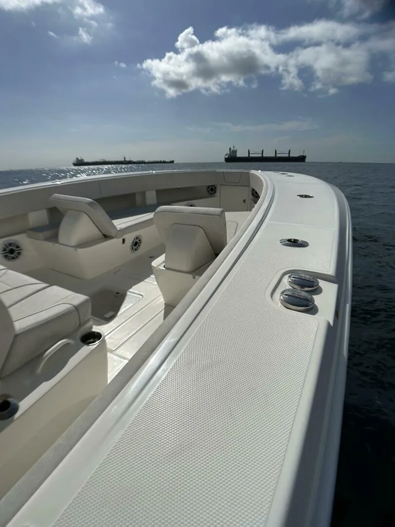 Slide: The Image of SeaVee 390z Center Console 2022 - 29