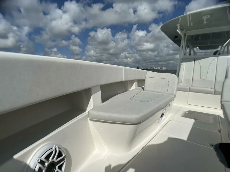 Slide: The Image of SeaVee 390z Center Console 2022 - 30