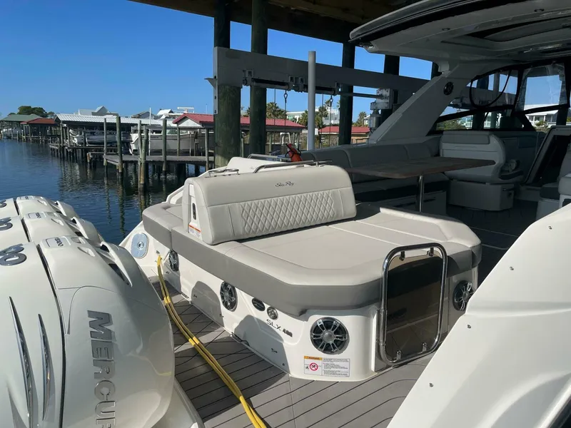 Slide: The Image of Sea Ray SLX 400 2022 - 22