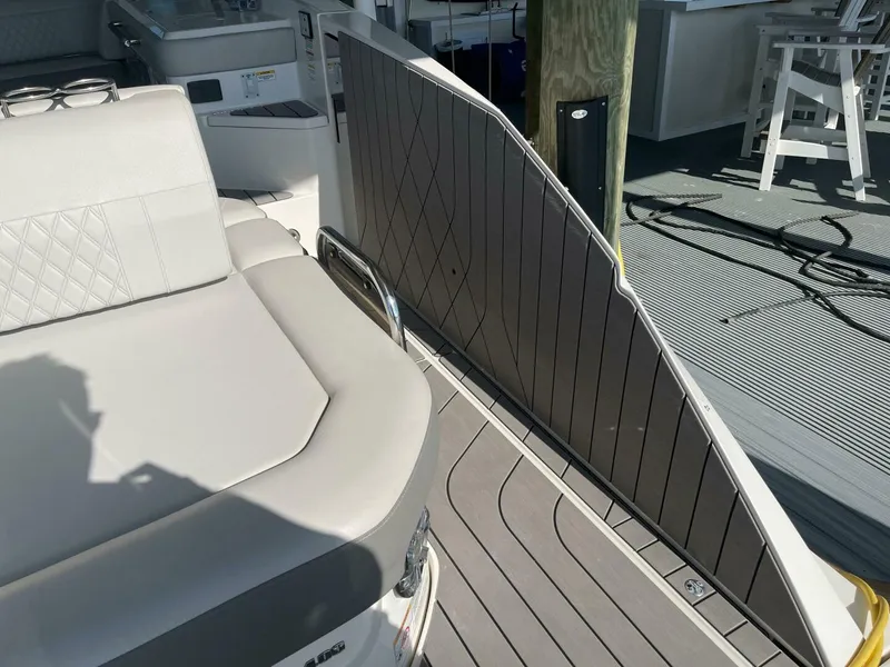Slide: The Image of Sea Ray SLX 400 2022 - 24