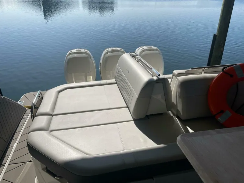 Slide: The Image of Sea Ray SLX 400 2022 - 25