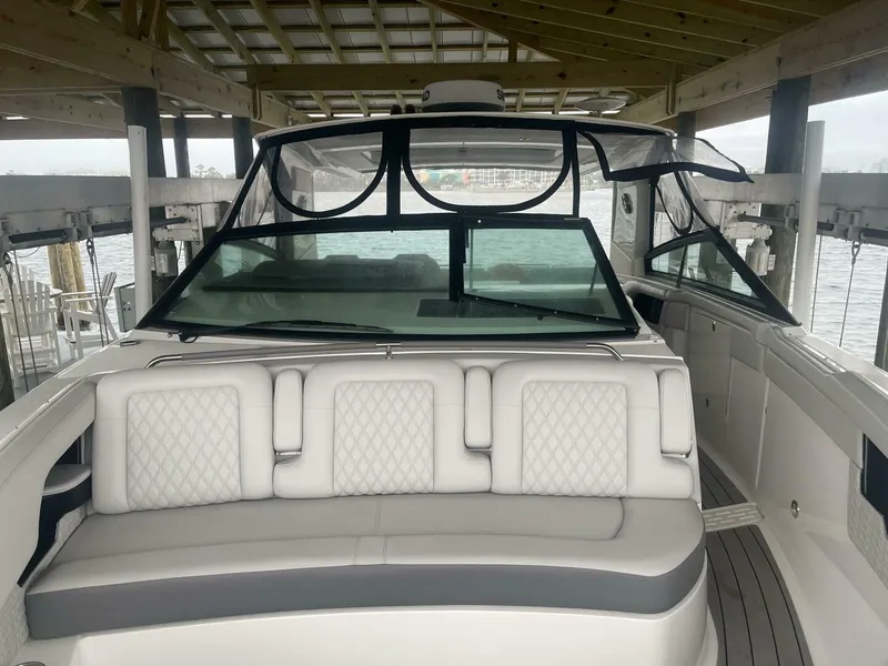 Slide: The Image of Sea Ray SLX 400 2022 - 3