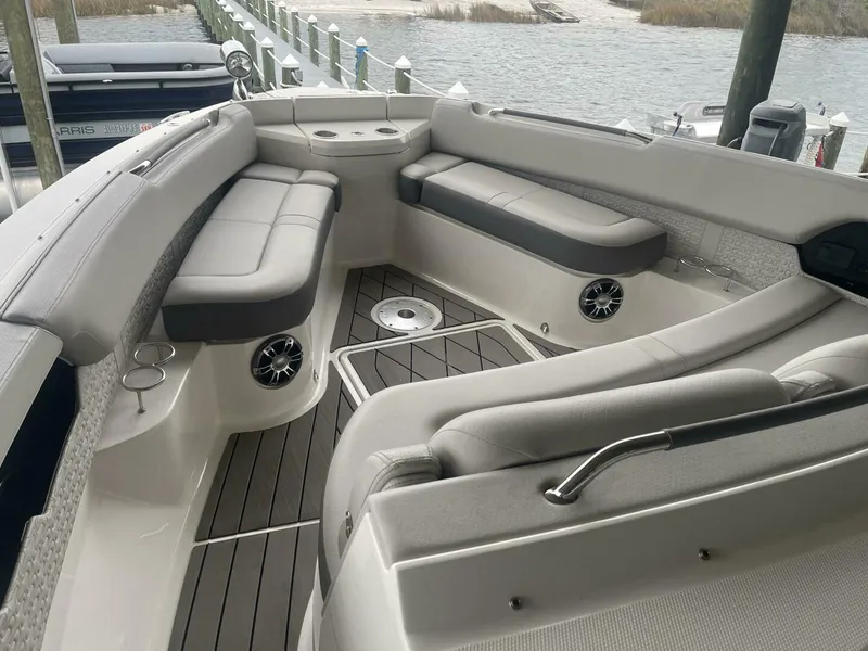 Slide: The Image of Sea Ray SLX 400 2022 - 4