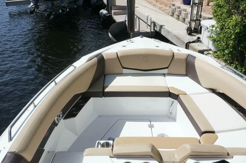 Slide: The Image of Cruisers 328 BR 2015 - 2