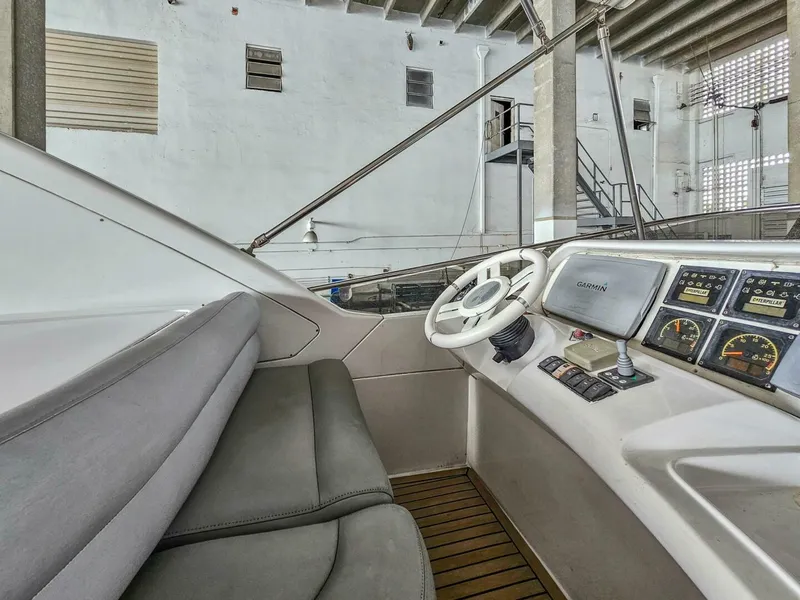 Slide: The Image of Azimut 55 flybridge 2005 - 10