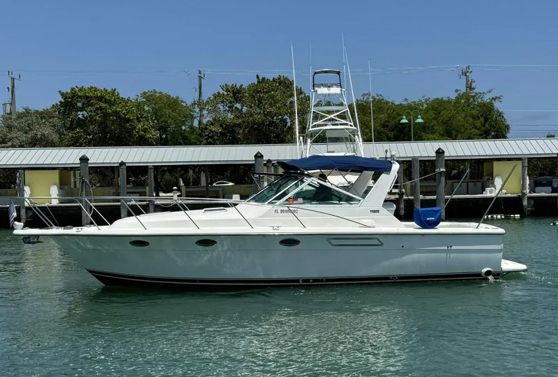 Slide: The Image of Tiara 3100 Open 2000 - 3