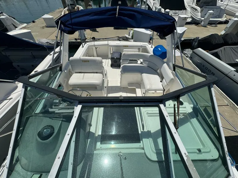 Slide: The Image of Tiara 3100 Open 2000 - 31