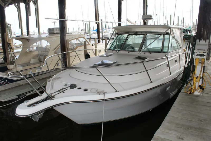 The Image of Pursuit 3400 Express 2001 - 0