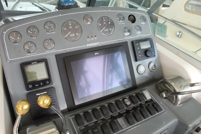 Slide: The Image of Pursuit 3400 Express 2001 - 8