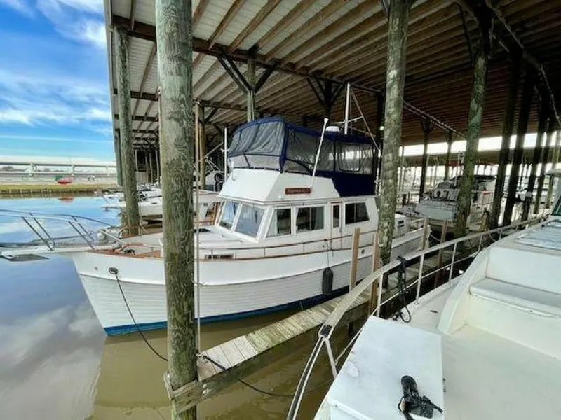 Slide: The Image of Grand Banks 42 Classic 1990 - 43