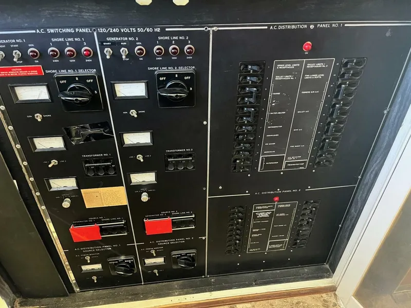 Slide: The Image of Hatteras 70' Cockpit Motor Yacht 1986 - 24