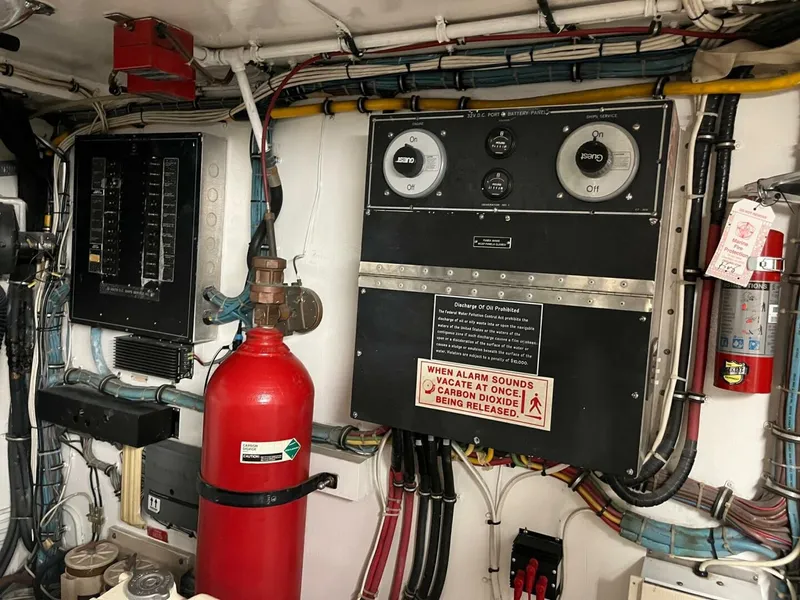 Slide: The Image of Hatteras 70' Cockpit Motor Yacht 1986 - 25