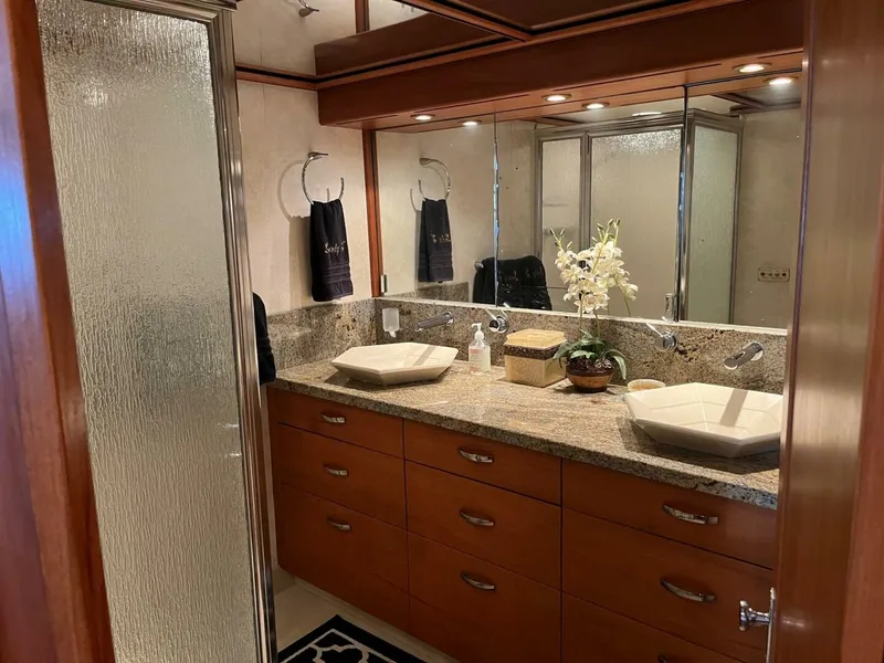 Slide: The Image of Hatteras 70' Cockpit Motor Yacht 1986 - 27
