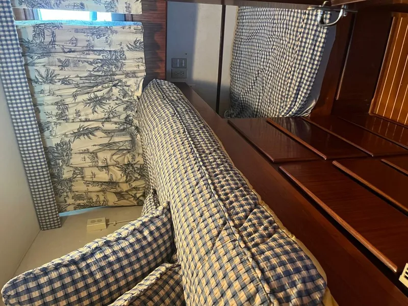 Slide: The Image of Hatteras 70' Cockpit Motor Yacht 1986 - 32