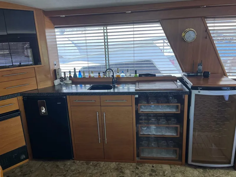 Slide: The Image of Hatteras 70' Cockpit Motor Yacht 1986 - 37
