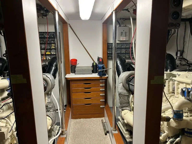 Slide: The Image of Hatteras 70' Cockpit Motor Yacht 1986 - 38