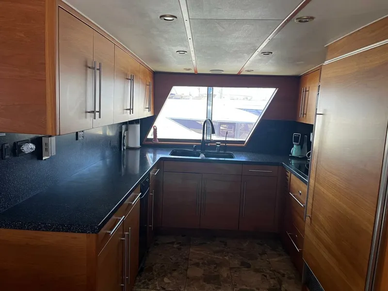 Slide: The Image of Hatteras 70' Cockpit Motor Yacht 1986 - 40