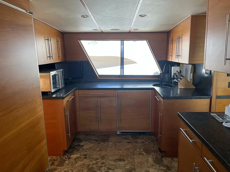 Slide: The Image of Hatteras 70' Cockpit Motor Yacht 1986 - 44