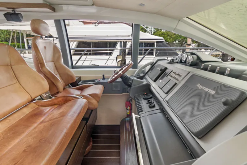 Slide: The Image of Azimut 68S 2009 - 12