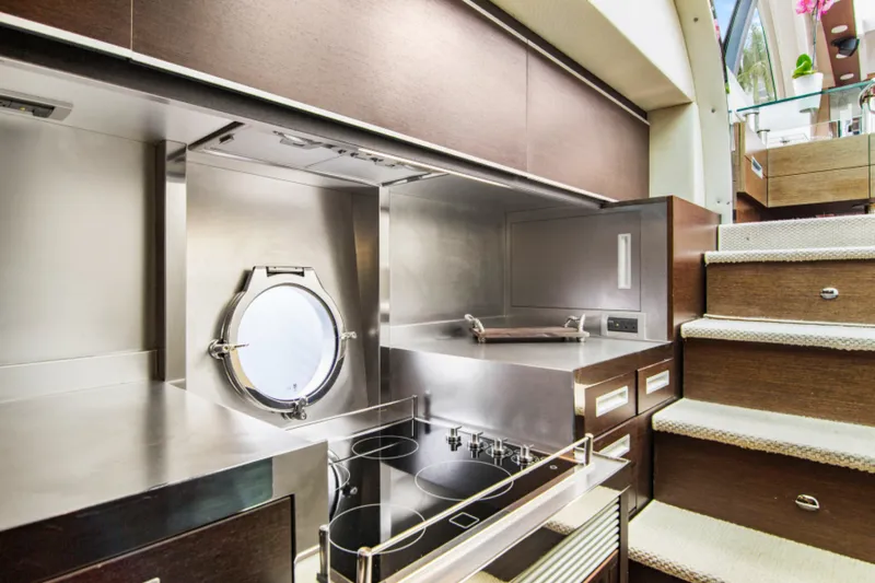 Slide: The Image of Azimut 68S 2009 - 15