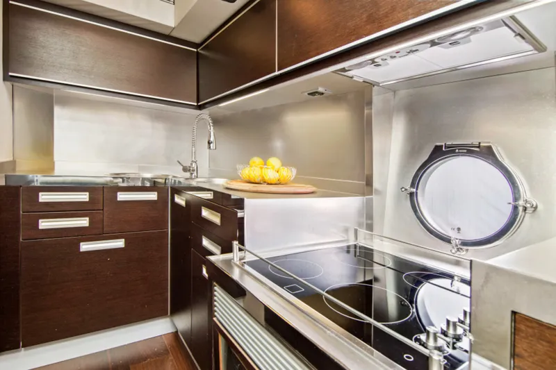 Slide: The Image of Azimut 68S 2009 - 16