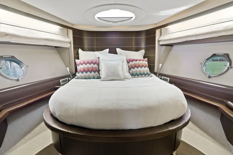 Slide: The Image of Azimut 68S 2009 - 19