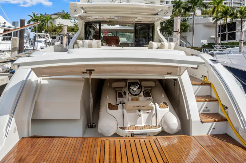 Slide: The Image of Azimut 68S 2009 - 2