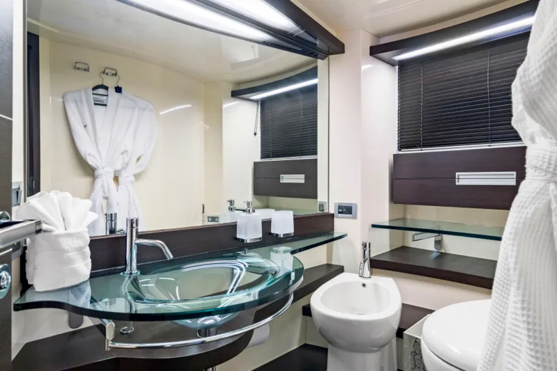 Slide: The Image of Azimut 68S 2009 - 21