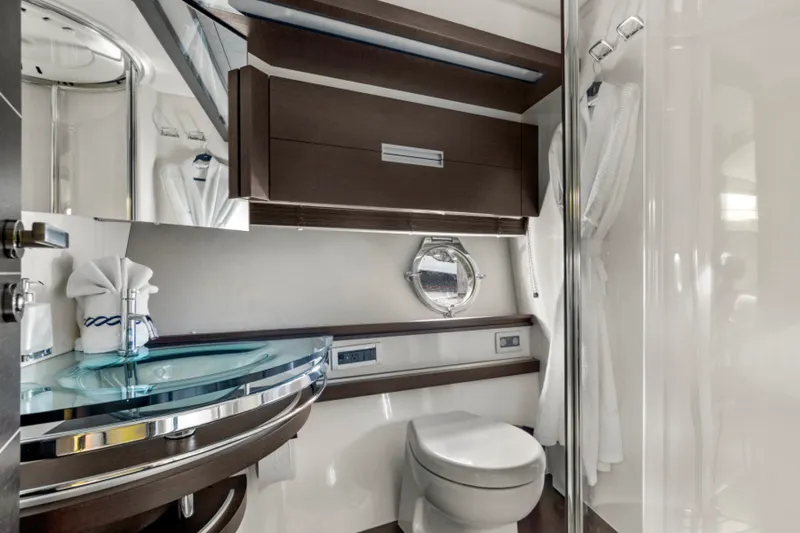 Slide: The Image of Azimut 68S 2009 - 24