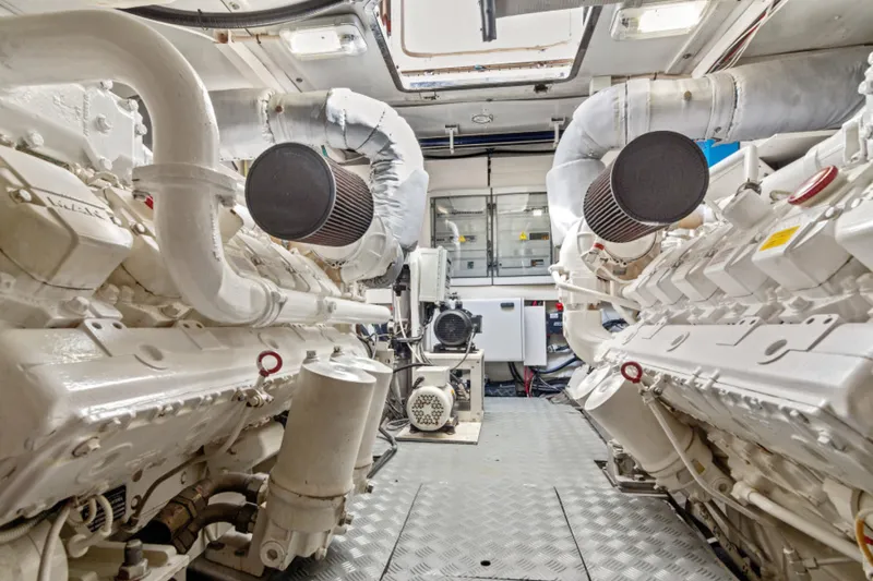 Slide: The Image of Azimut 68S 2009 - 25