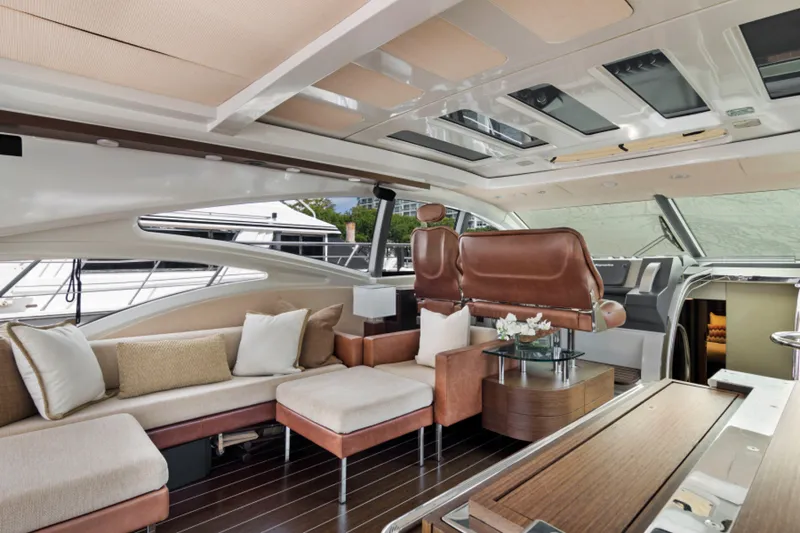 Slide: The Image of Azimut 68S 2009 - 8