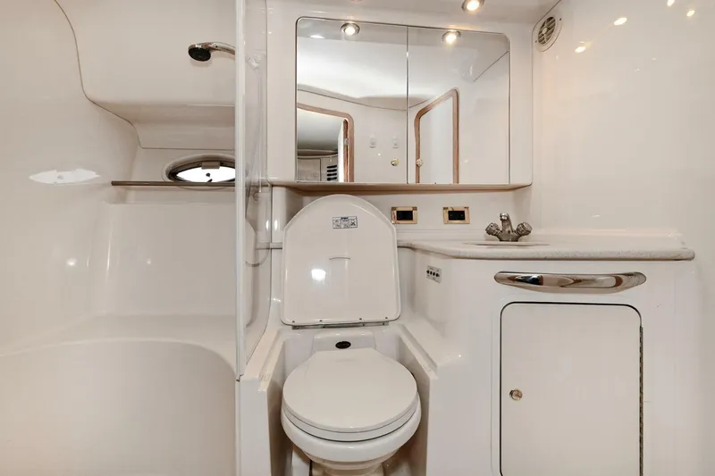 Slide: The Image of Sea Ray 460 Sundancer 2000 - 31