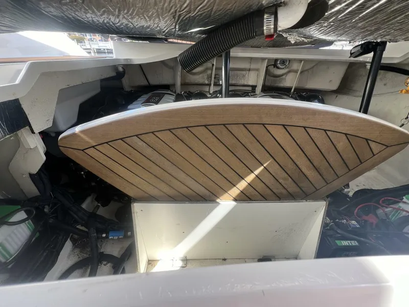 Slide: The Image of Sea Ray 310 SLX 2018 - 13
