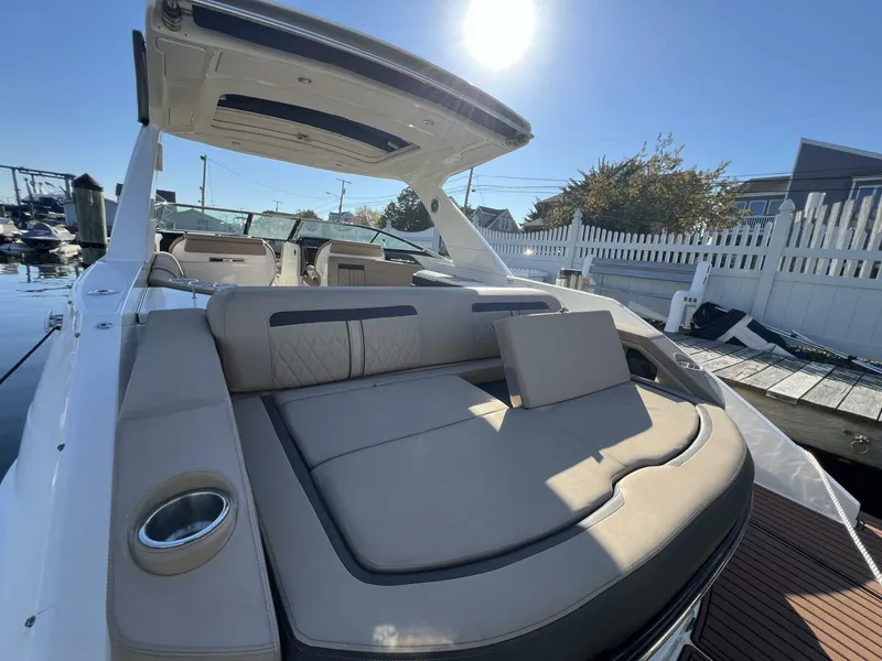 Slide: The Image of Sea Ray 310 SLX 2018 - 6