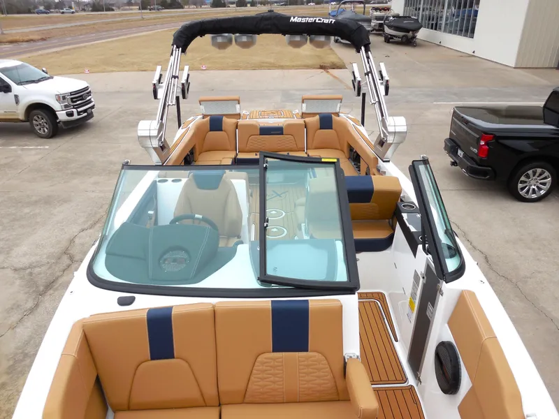 Slide: The Image of MasterCraft X26 2024 - 8