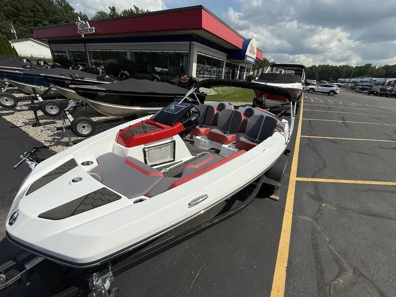 The Image of Scarab 165 LX 2026 - 0