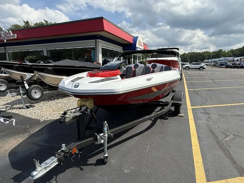 Slide: The Image of Scarab 165 LX 2026 - 2