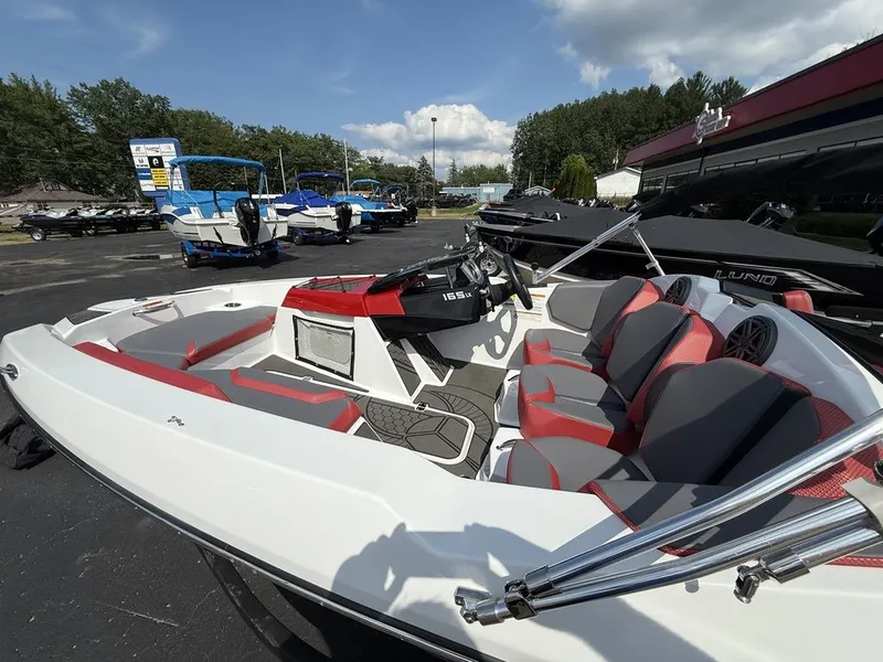 Slide: The Image of Scarab 165 LX 2026 - 5