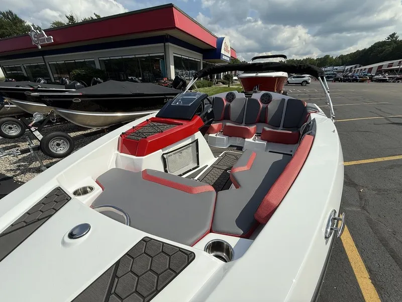 Slide: The Image of Scarab 165 LX 2026 - 6