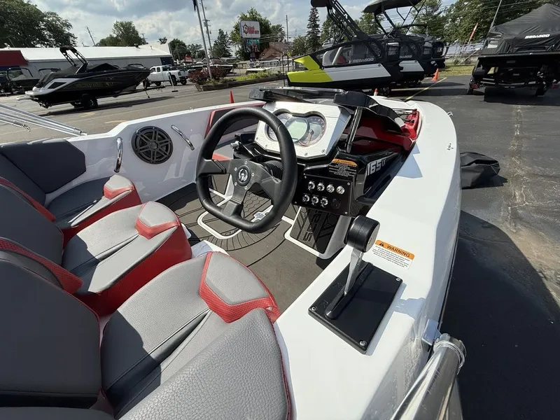 Slide: The Image of Scarab 165 LX 2026 - 8