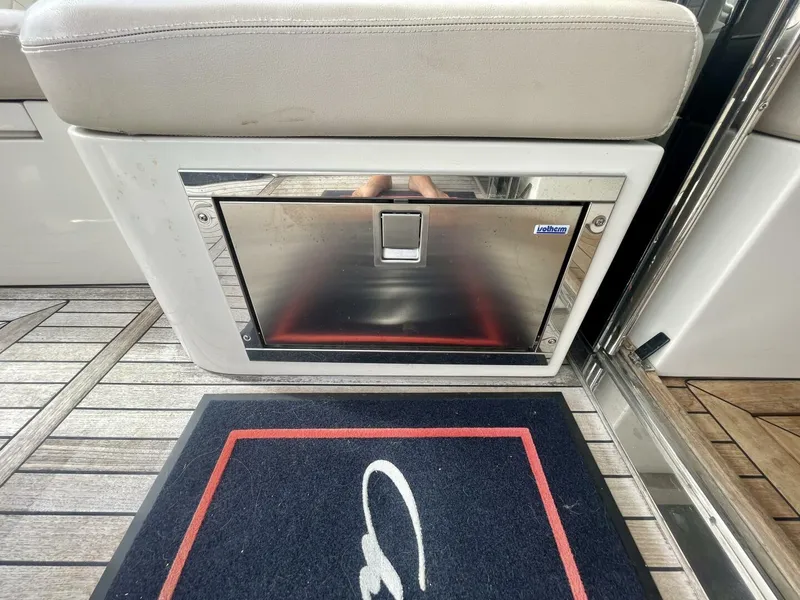 Slide: The Image of Chris-Craft Commander 42 2017 - 10