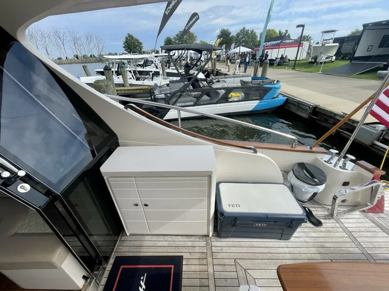 Slide: The Image of Chris-Craft Commander 42 2017 - 11