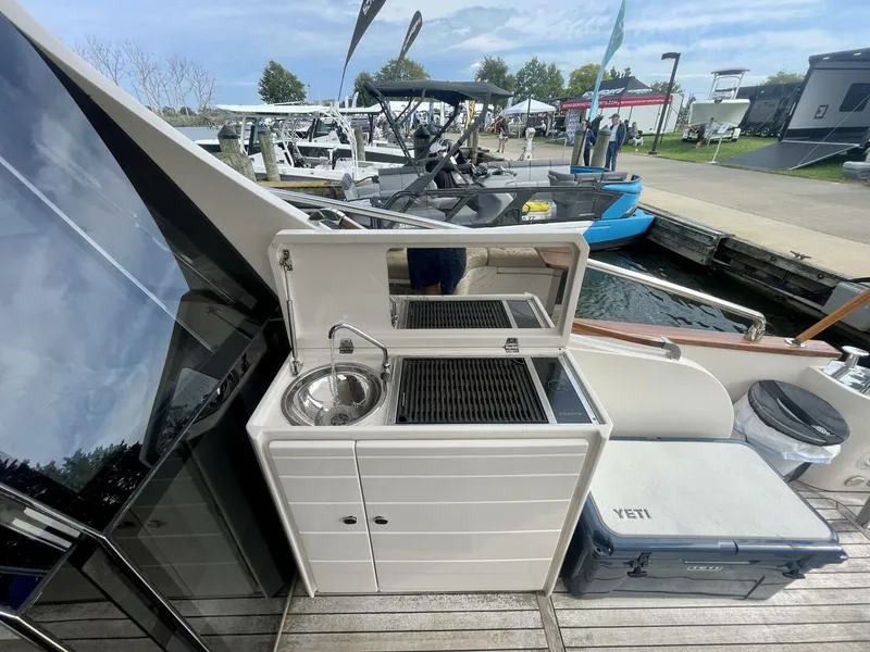 Slide: The Image of Chris-Craft Commander 42 2017 - 12