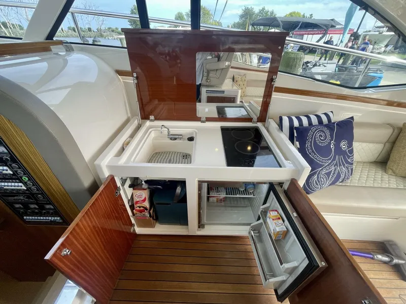 Slide: The Image of Chris-Craft Commander 42 2017 - 15